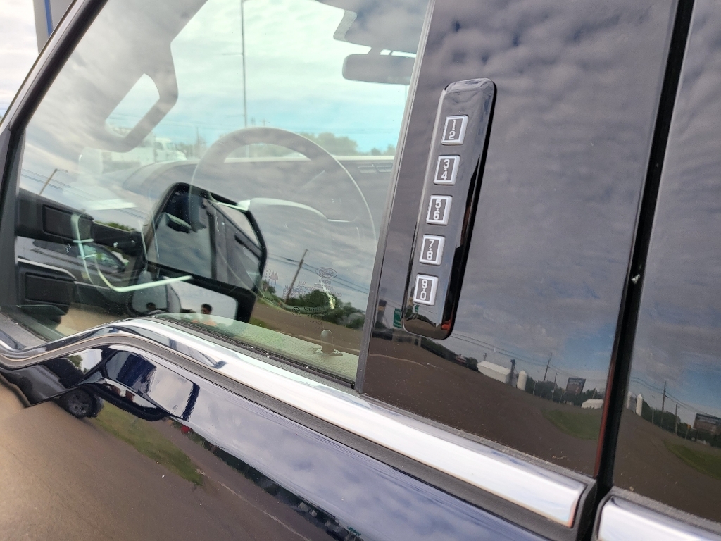 2024 Ford F-250 Super Duty - Antimatter Blue Metallic exterior view 9