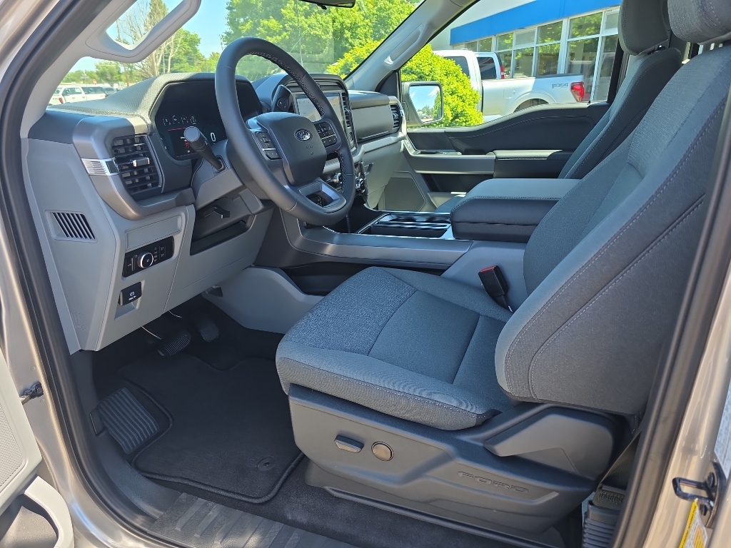 2026 Ford F-150 XLT - Iconic Silver Metallic exterior view 17