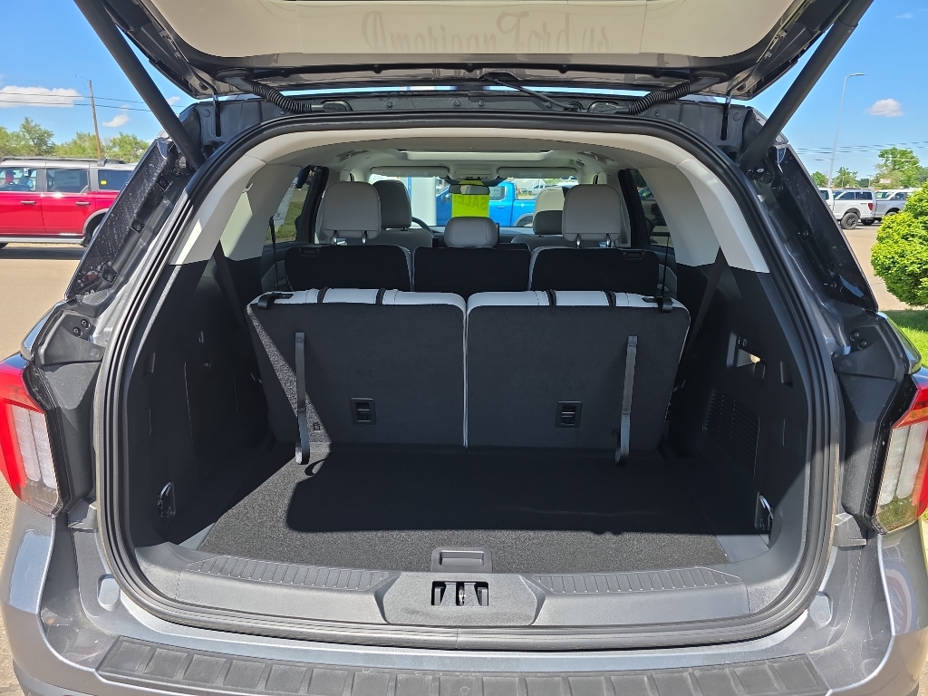 2026 Ford Explorer Active w/200A Pkg - Carbonized Gray Metallic exterior view 16