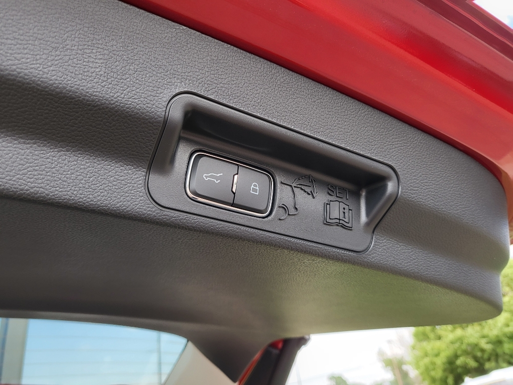 2026 Ford Explorer Platinum - Rapid Red Metallic Tinted Clearcoat exterior view 7