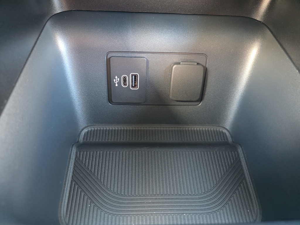 2026 Ford Explorer Active w/200A Pkg - Carbonized Gray Metallic exterior view 15