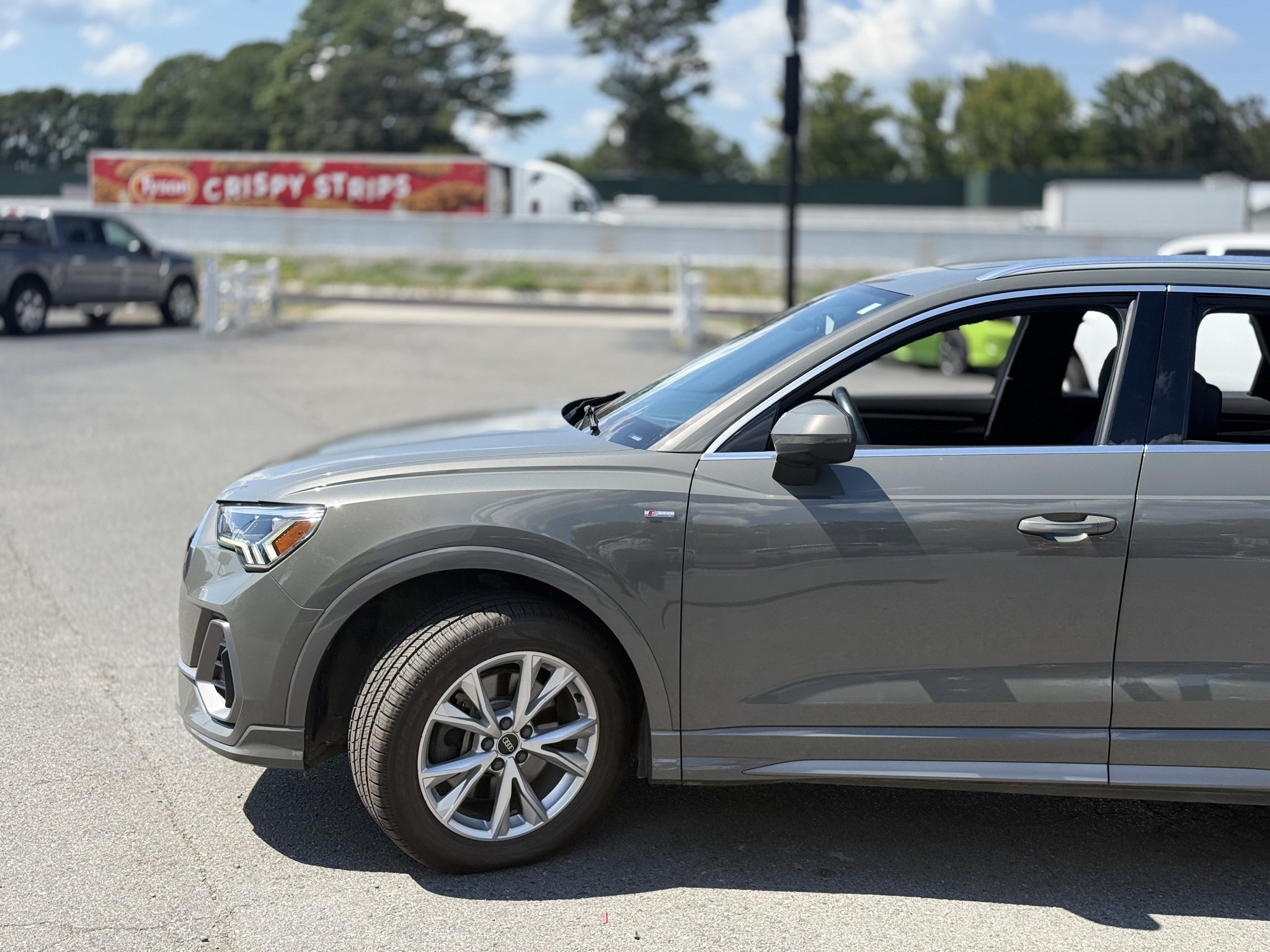 2023 Audi Q3 S line Premium photo 5