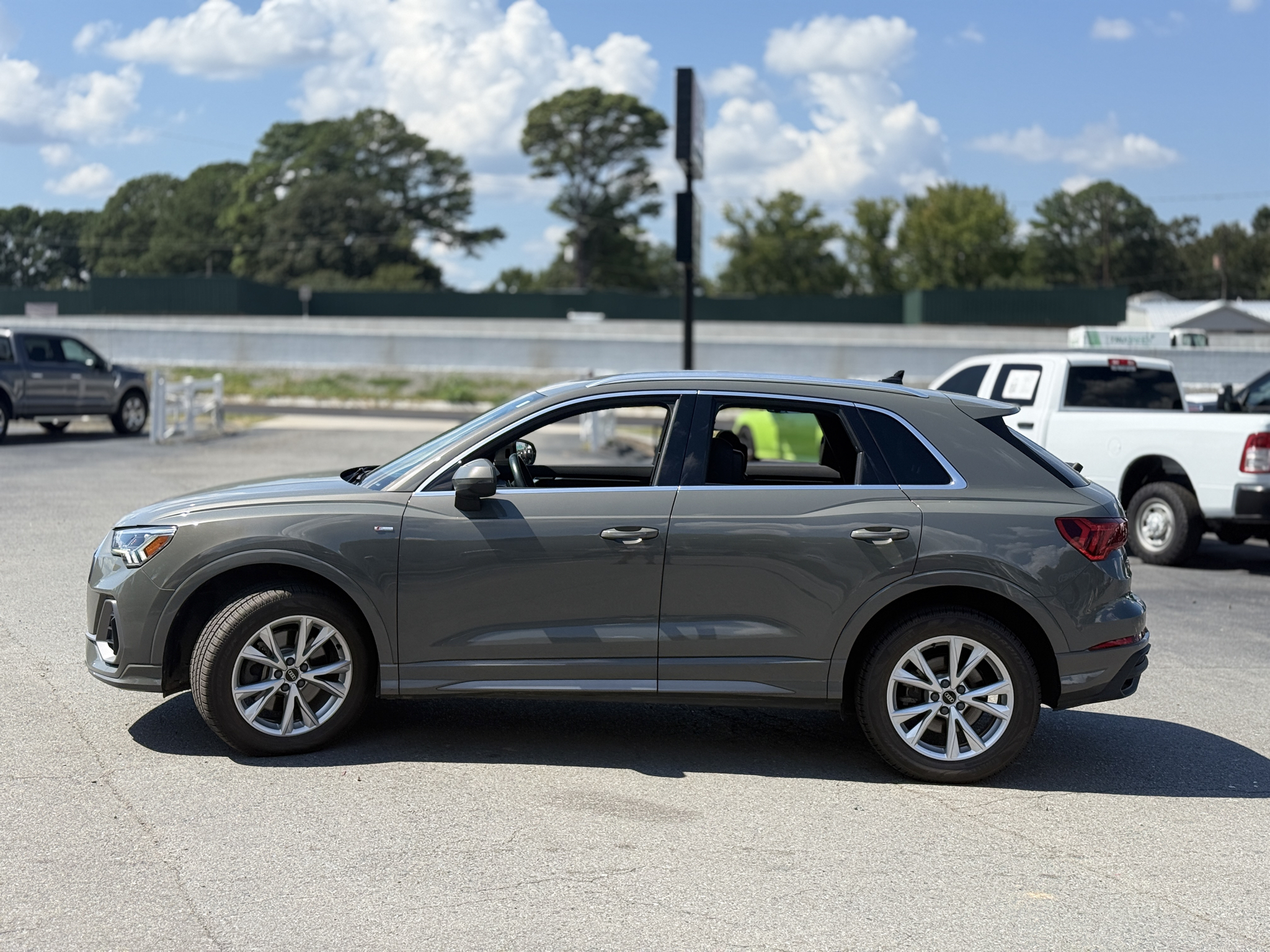 2023 Audi Q3 S line Premium photo 4