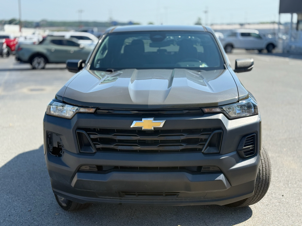 2023 Chevrolet Colorado 2WD Work Truck photo 2