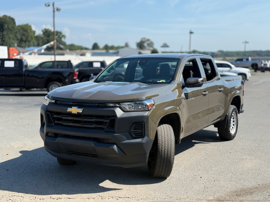 2023 Chevrolet Colorado 2WD Work Truck photo 3