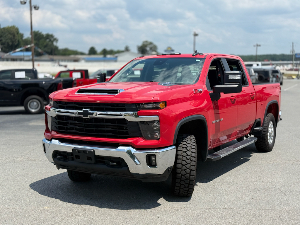 2024 Chevrolet Silverado LT photo 3