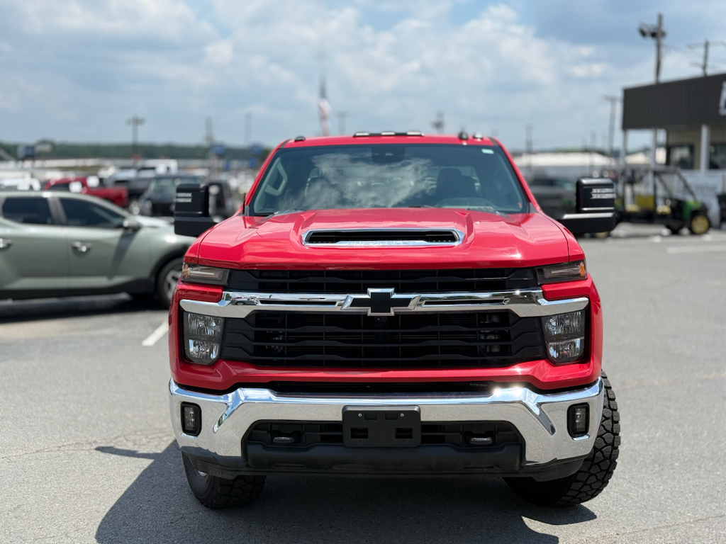 2024 Chevrolet Silverado LT photo 2