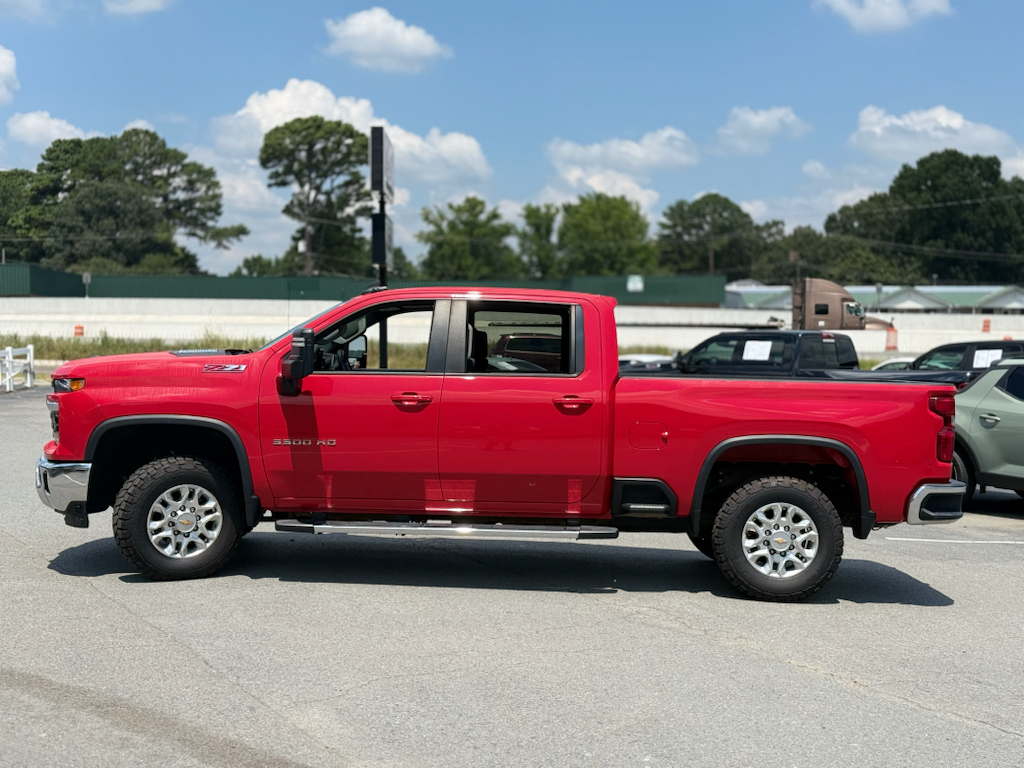 2024 Chevrolet Silverado LT photo 4