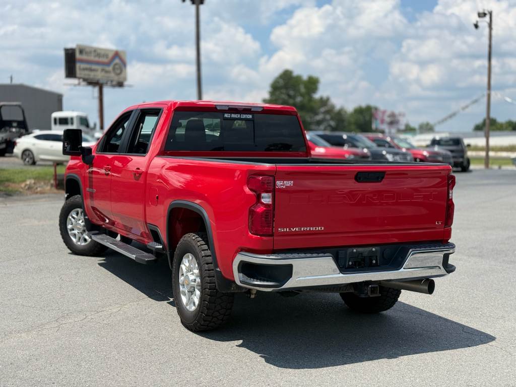 2024 Chevrolet Silverado LT photo 5