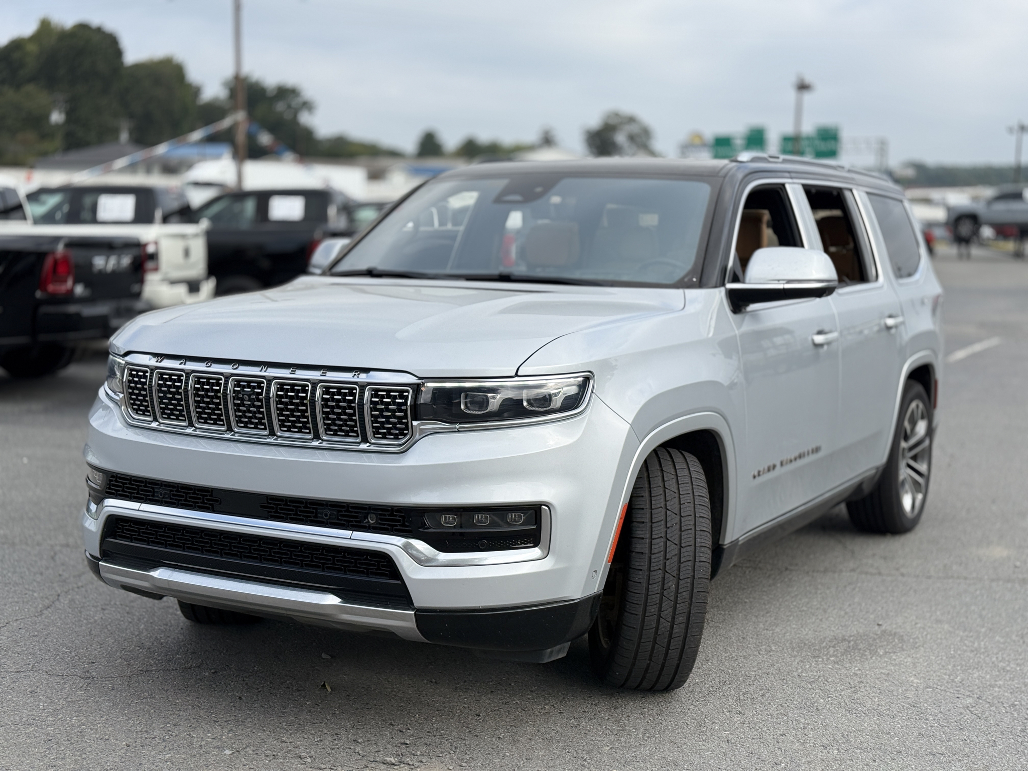 2022 Jeep Grand Wagoneer Series III photo 3