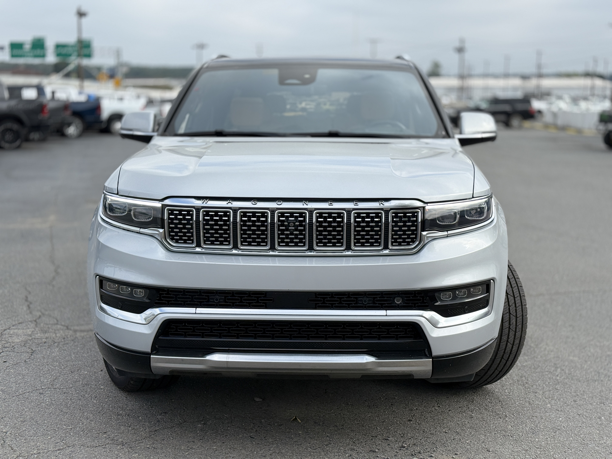 2022 Jeep Grand Wagoneer Series III photo 2