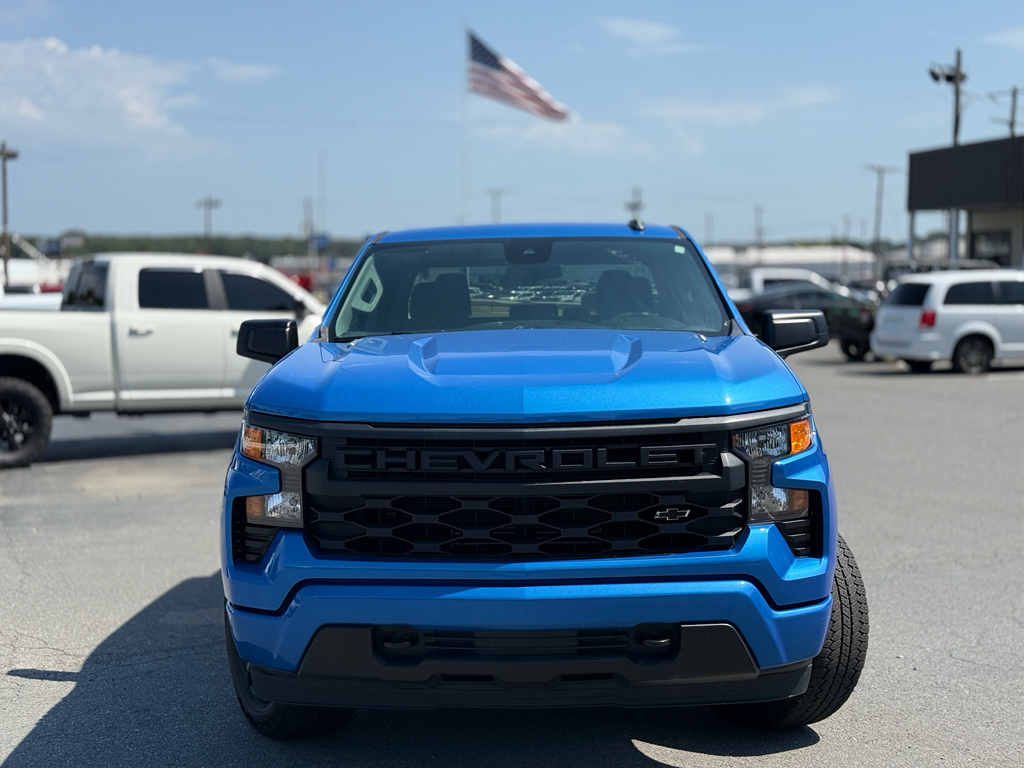 2025 Chevrolet Silverado Custom photo 2