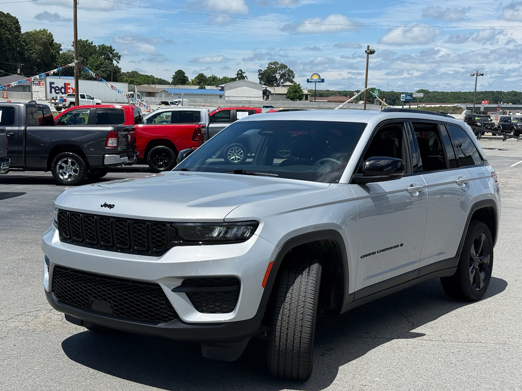 2025 Jeep Grand Cherokee Altitude photo 6