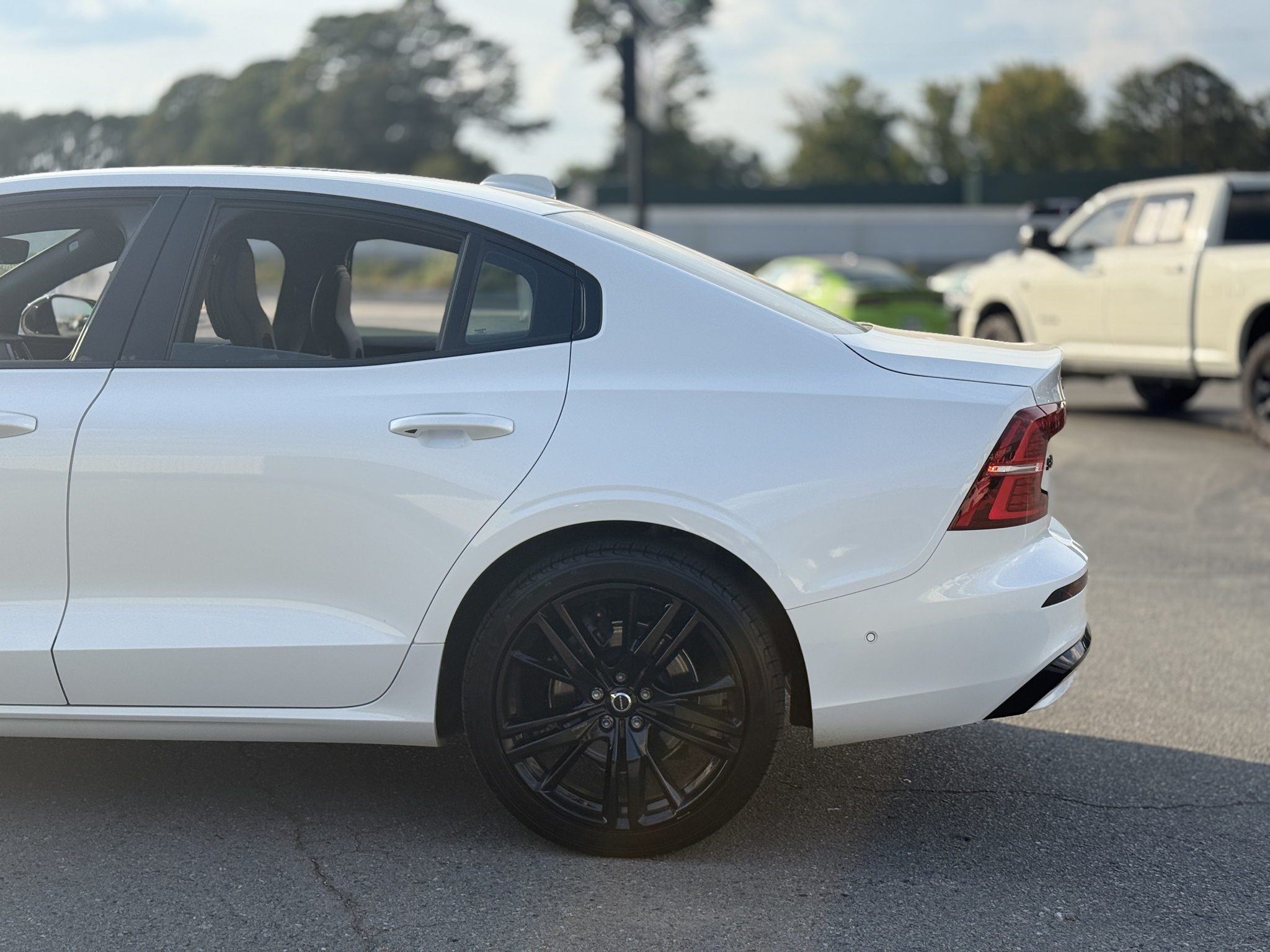 2024 Volvo S60 Plus Black Edition photo 6