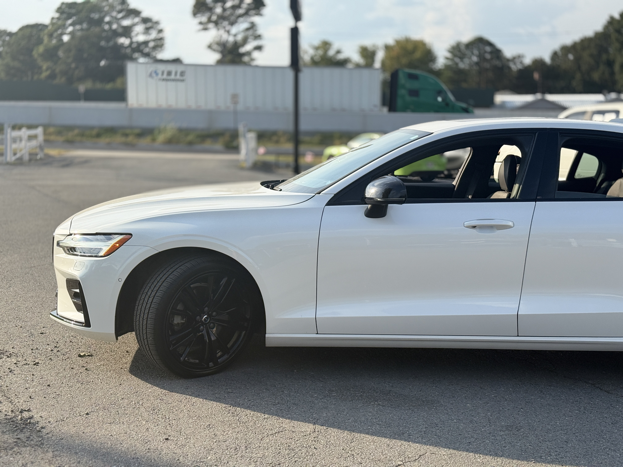 2024 Volvo S60 Plus Black Edition photo 5