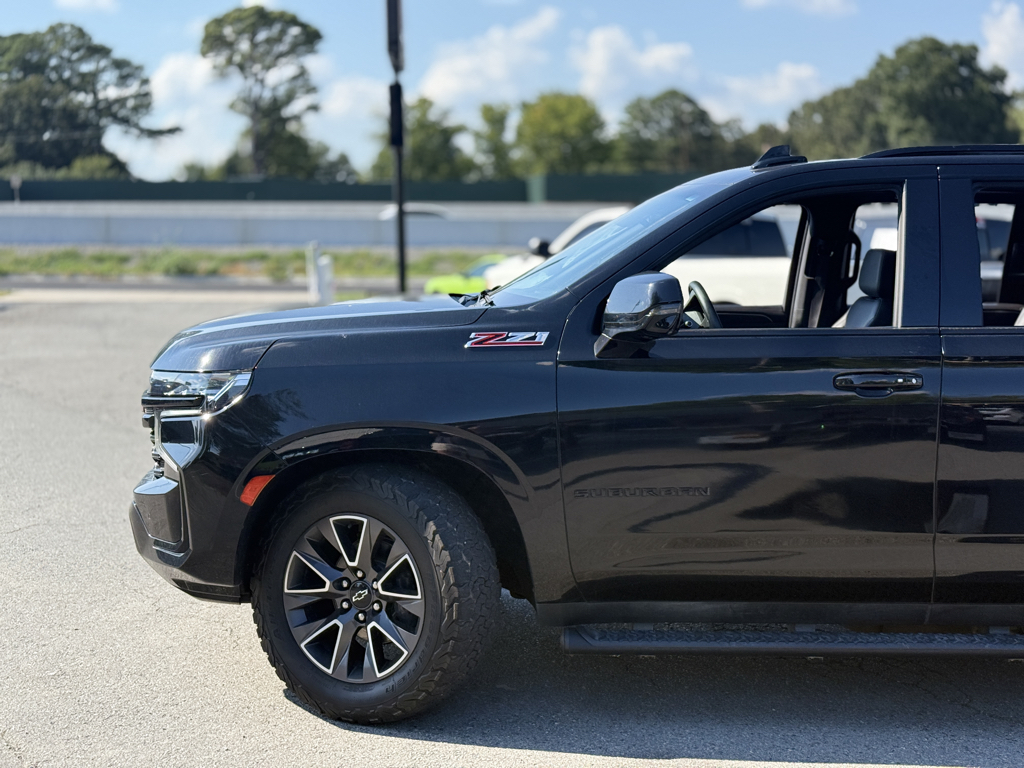 2023 Chevrolet Suburban Z71 photo 5