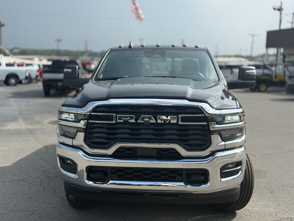 2025 Ram 2500 Tradesman photo 2
