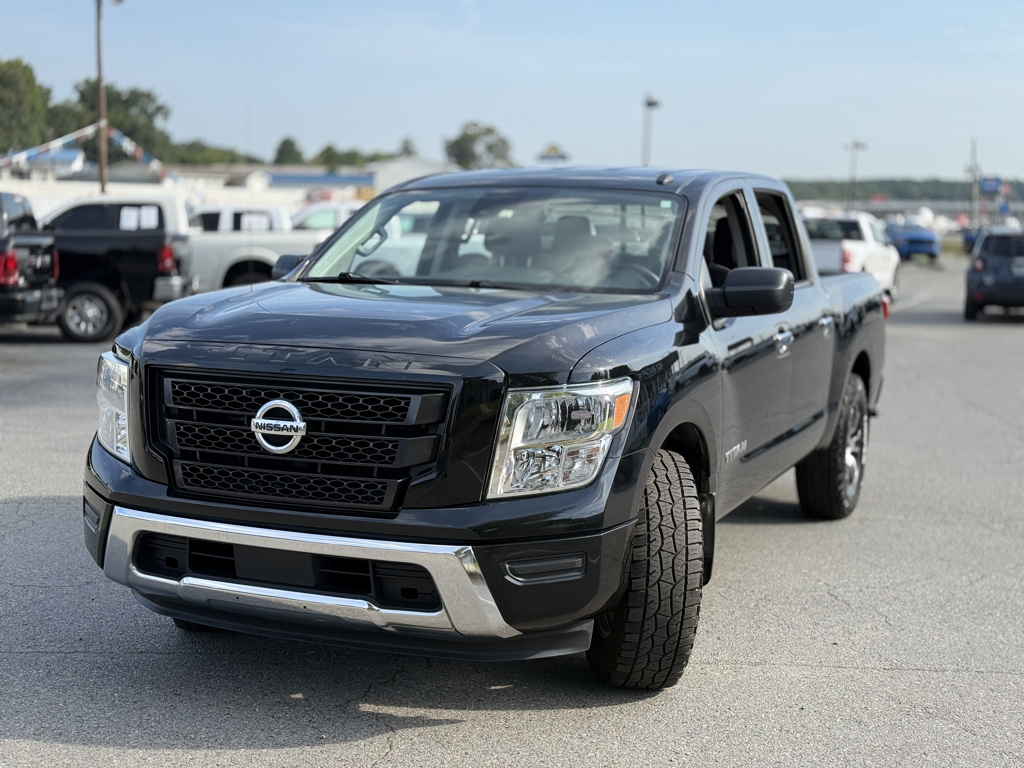 2021 Nissan Titan SV photo 3