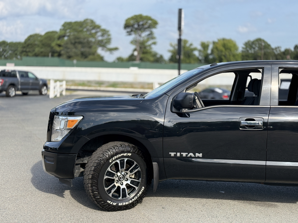 2021 Nissan Titan SV photo 5