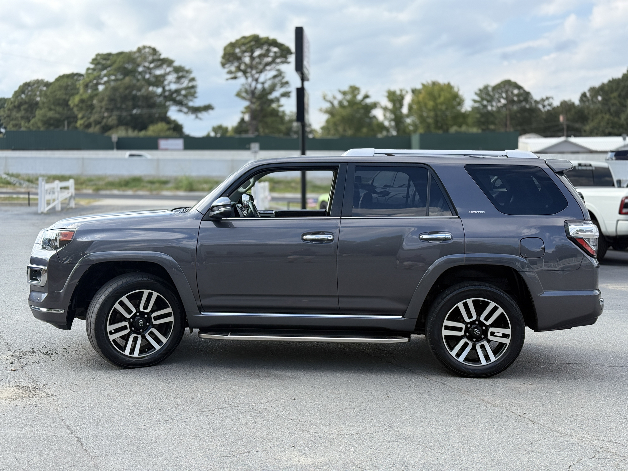 2018 Toyota 4Runner Limited photo 4