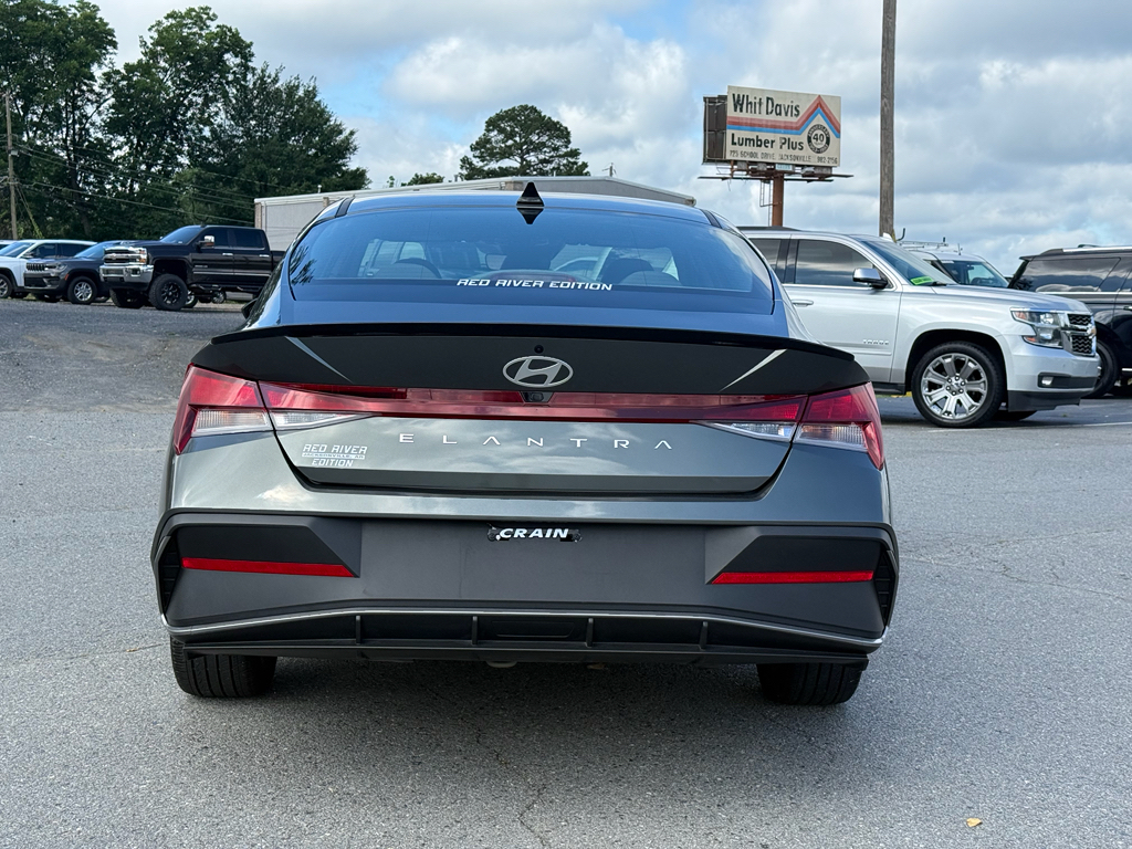 2025 Hyundai Elantra SEL Sport photo 6