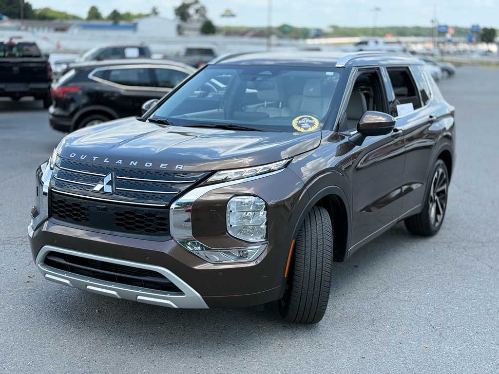 2022 Mitsubishi Outlander SEL photo 3