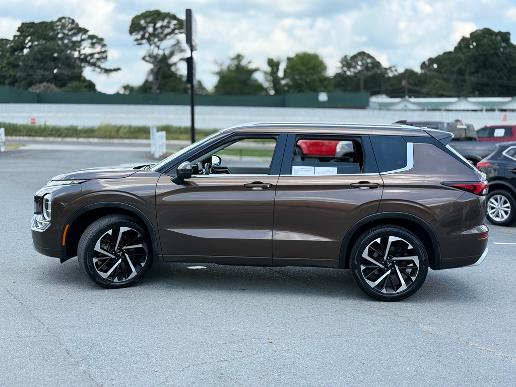 2022 Mitsubishi Outlander SEL photo 4