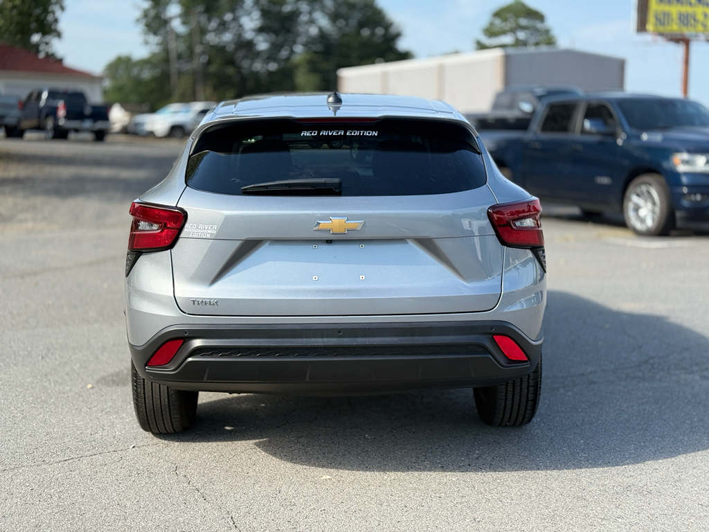 2025 Chevrolet Trax LS photo 6