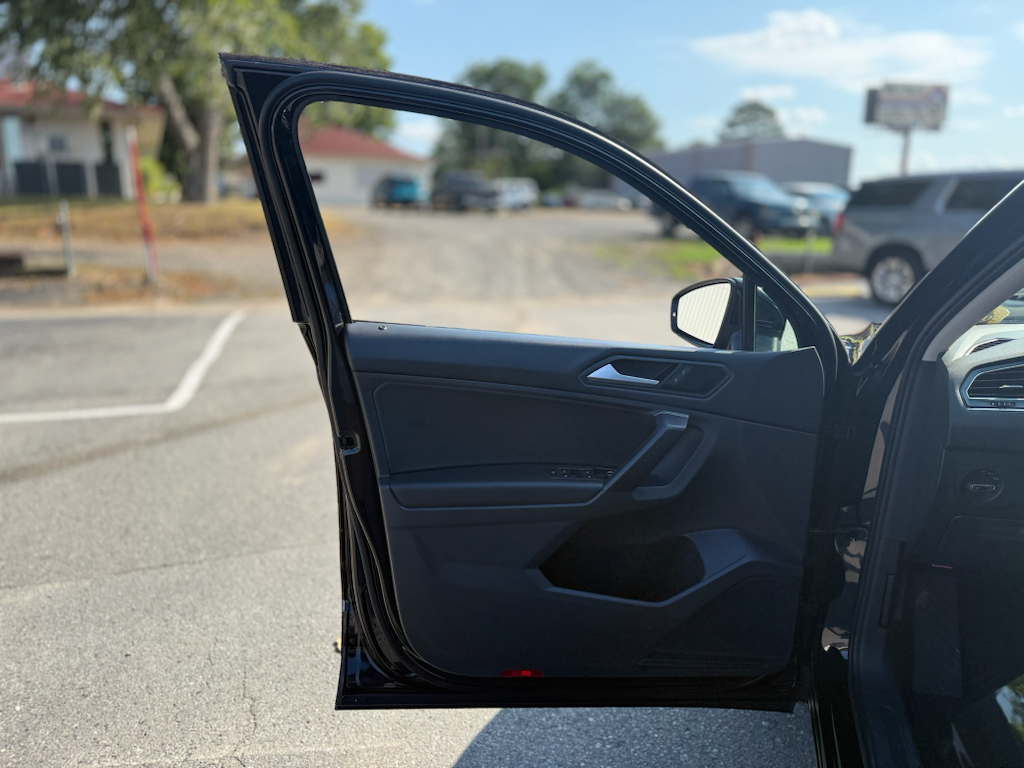 2021 Volkswagen Tiguan representative vehicle photo