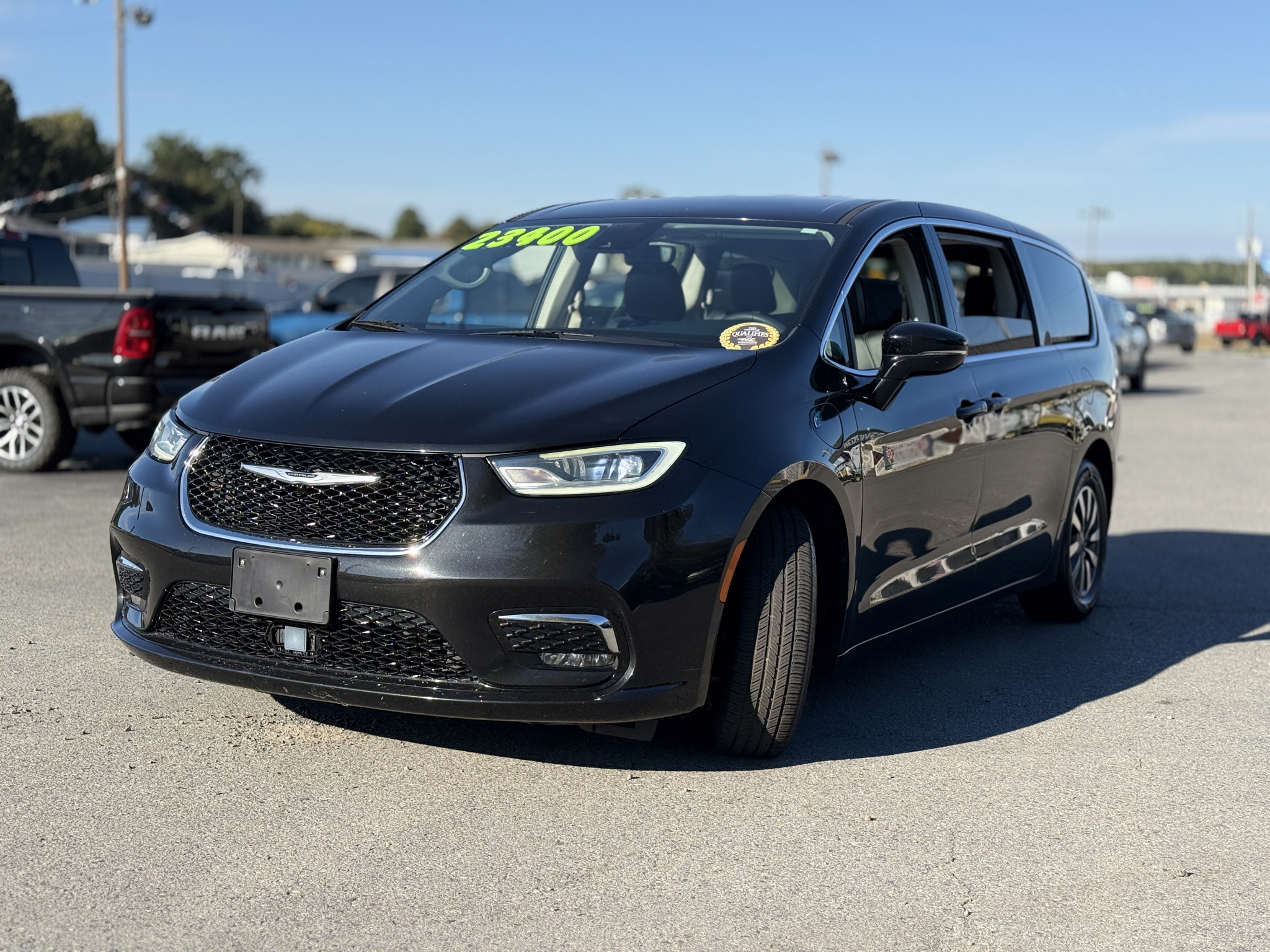 2024 Chrysler Pacifica Hybrid Select photo 3
