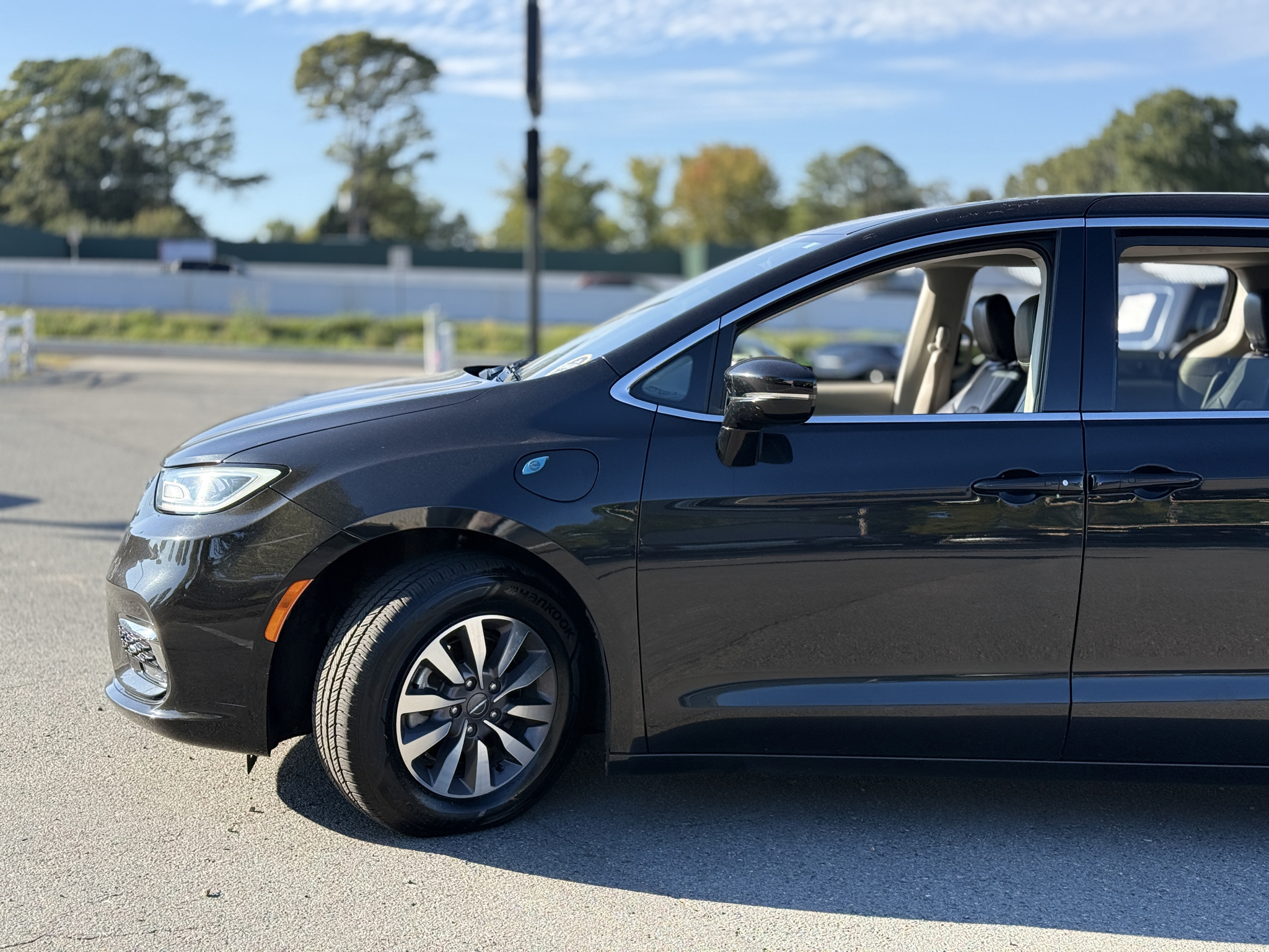 2024 Chrysler Pacifica Hybrid Select photo 5