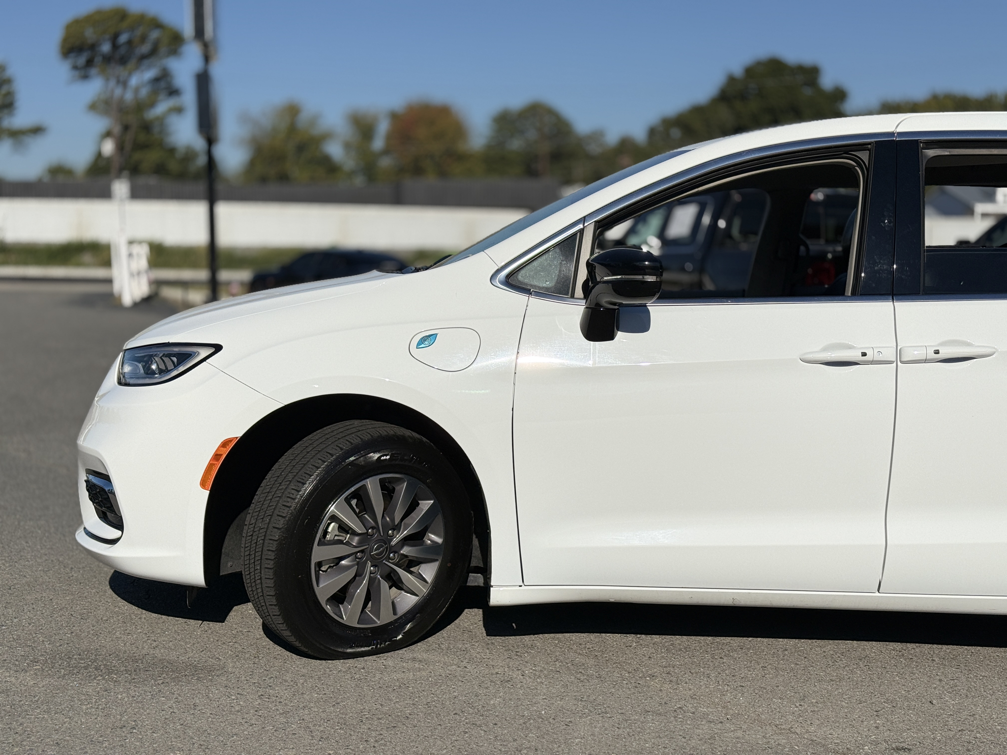 2024 Chrysler Pacifica Hybrid Select photo 5