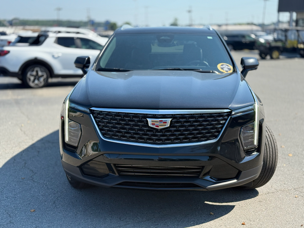 2025 Cadillac XT4 FWD Premium Luxury photo 2