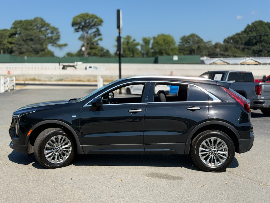 2025 Cadillac XT4 FWD Premium Luxury photo 4