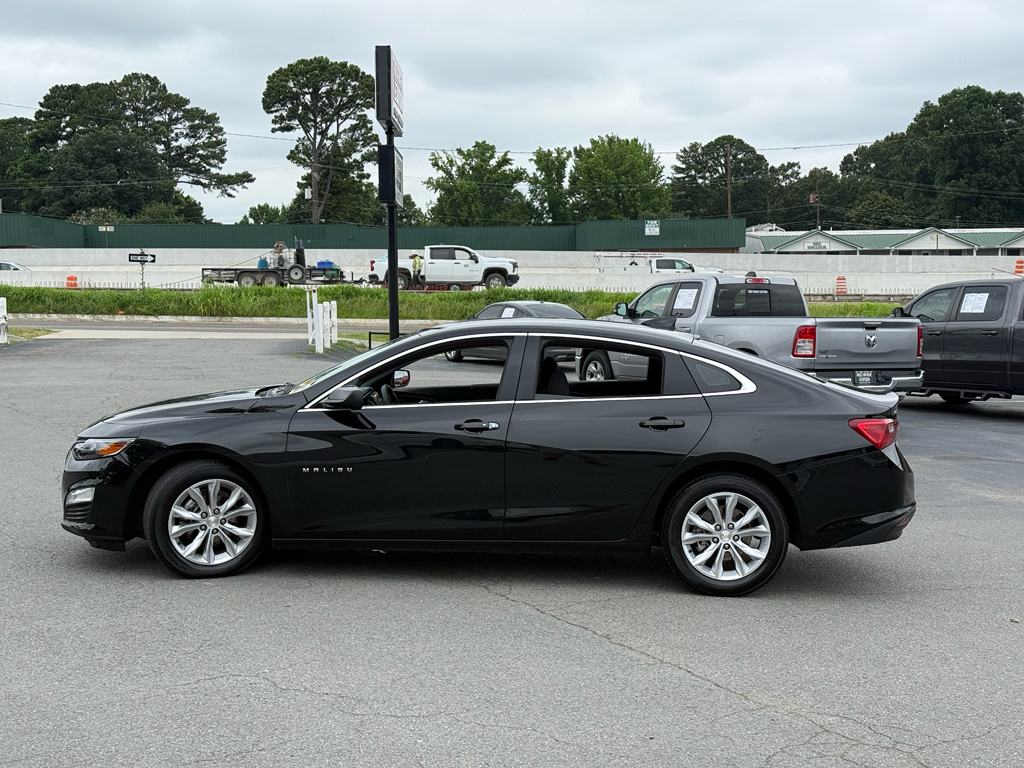 2023 Chevrolet Malibu LT photo 4