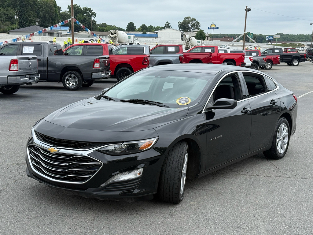 2023 Chevrolet Malibu LT photo 3
