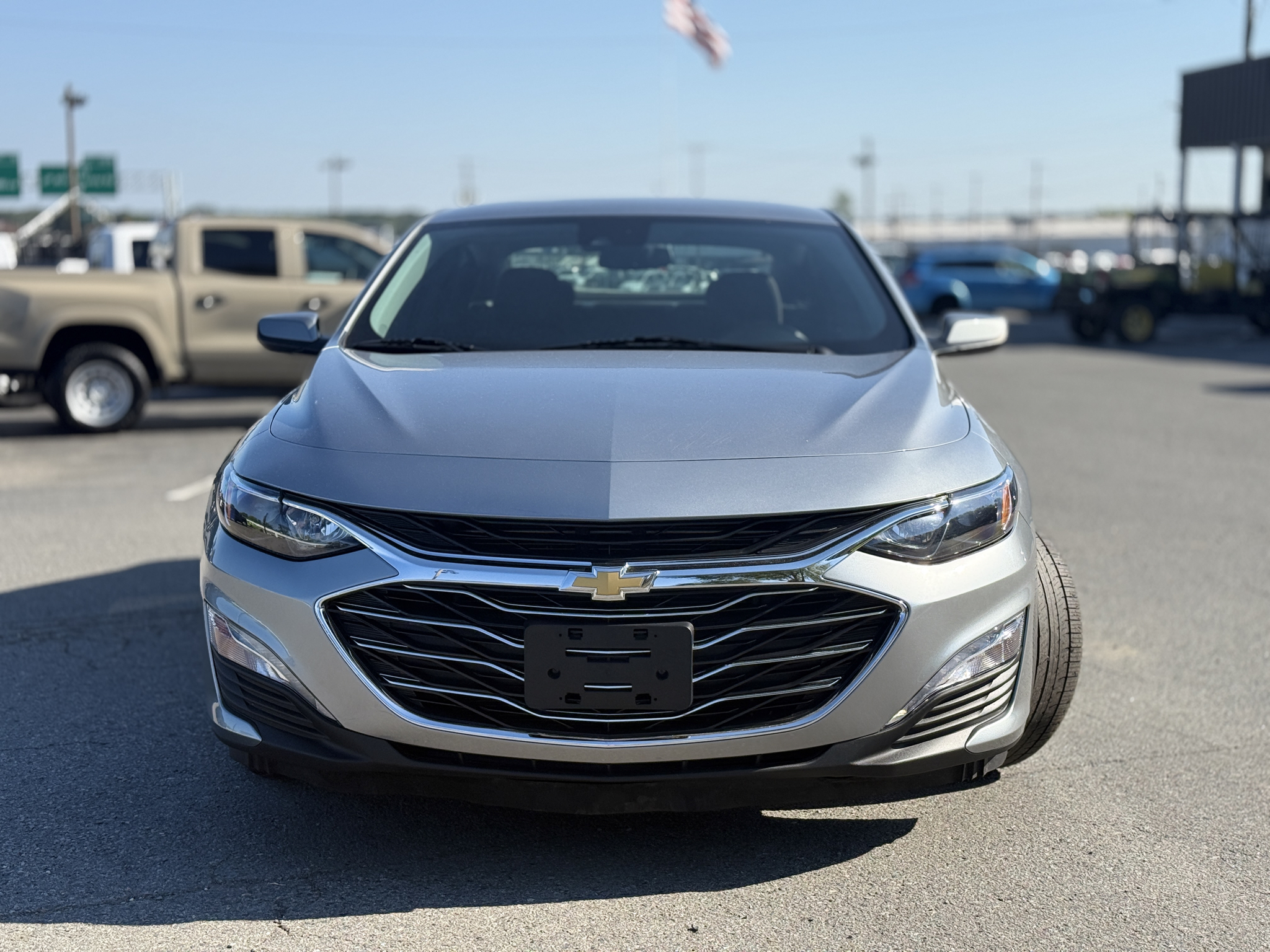 2023 Chevrolet Malibu LT photo 2