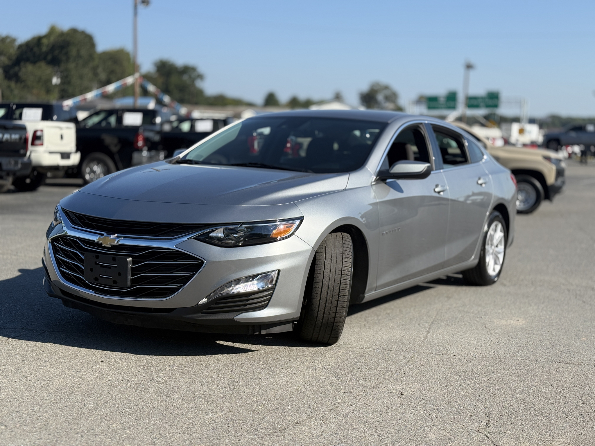 2023 Chevrolet Malibu LT photo 3