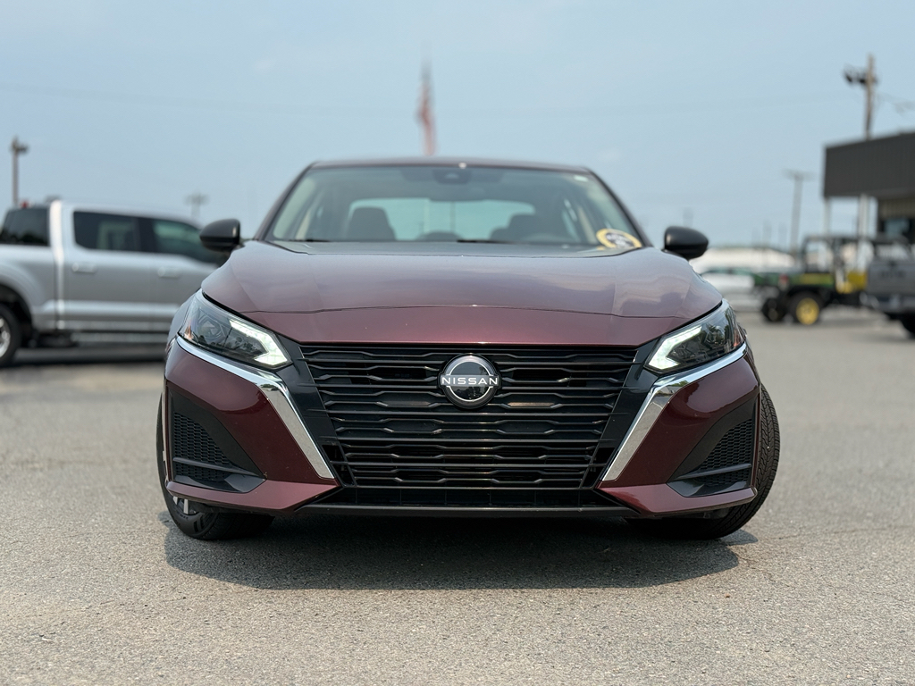 2025 Nissan Altima SV photo 2