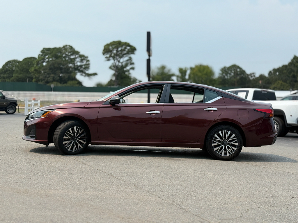2025 Nissan Altima SV photo 4
