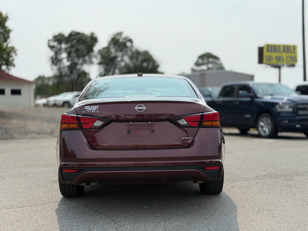 2025 Nissan Altima SV photo 6