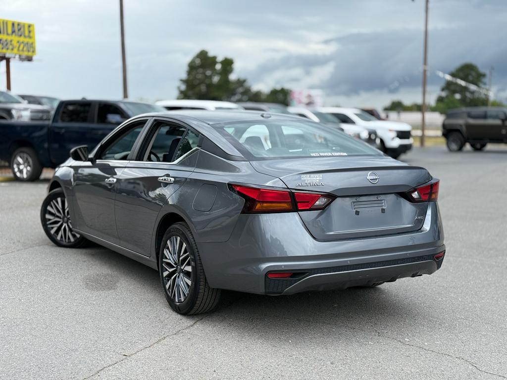 2025 Nissan Altima SV photo 5