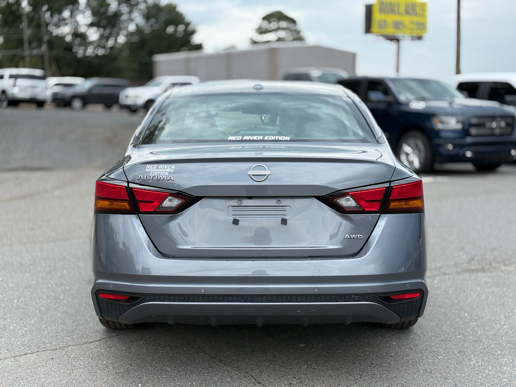 2025 Nissan Altima SV photo 6