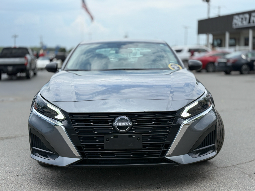 2025 Nissan Altima SV photo 2