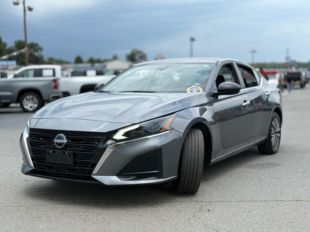 2025 Nissan Altima SV photo 3