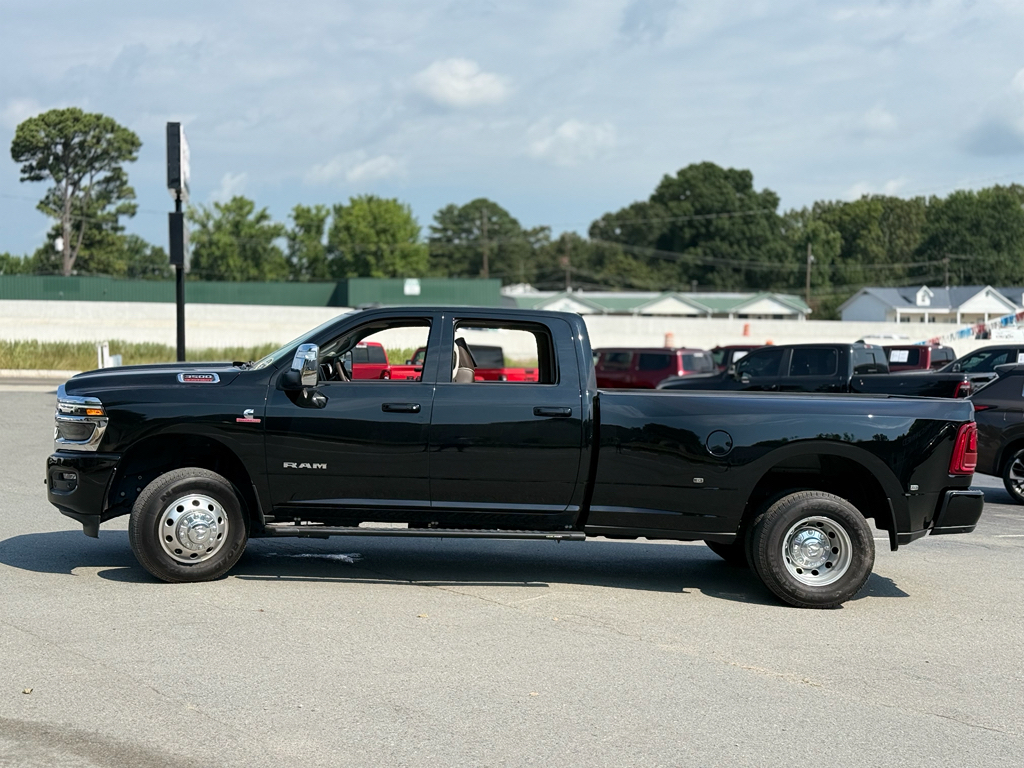 2025 Ram 3500 Laramie photo 4