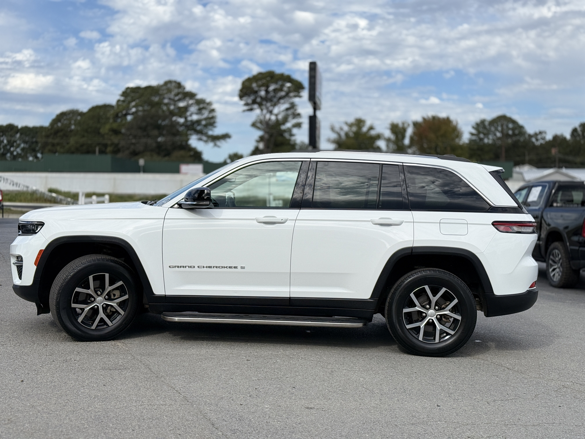 2023 Jeep Grand Cherokee Limited photo 4