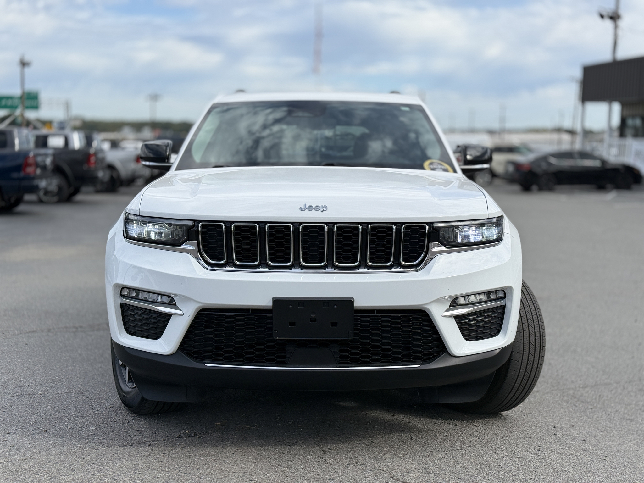 2023 Jeep Grand Cherokee Limited photo 2