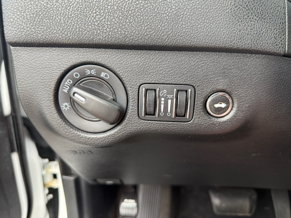 2019 Dodge Charger representative vehicle photo