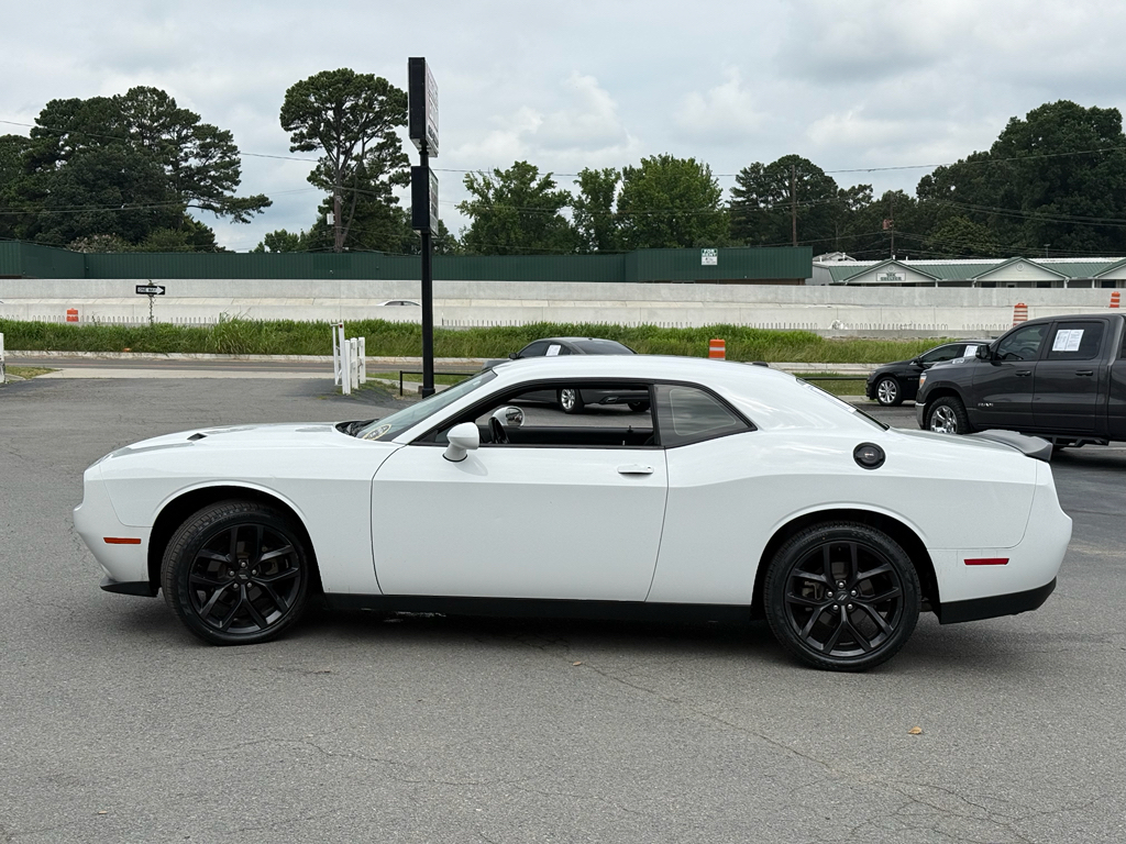 2021 Dodge Challenger SXT photo 4